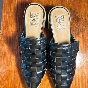 Beast Fashion Black Pointy Toe Mules. Size 6.5